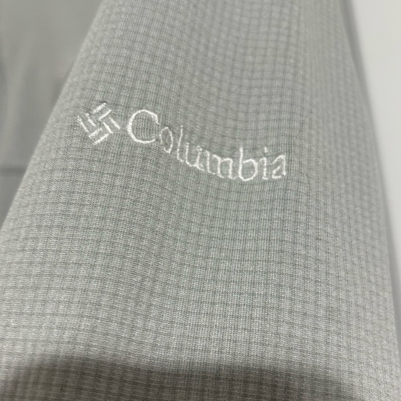 Columbia Golf Men’s Quarter Zip Gray Pullover - Picture 3 of 8